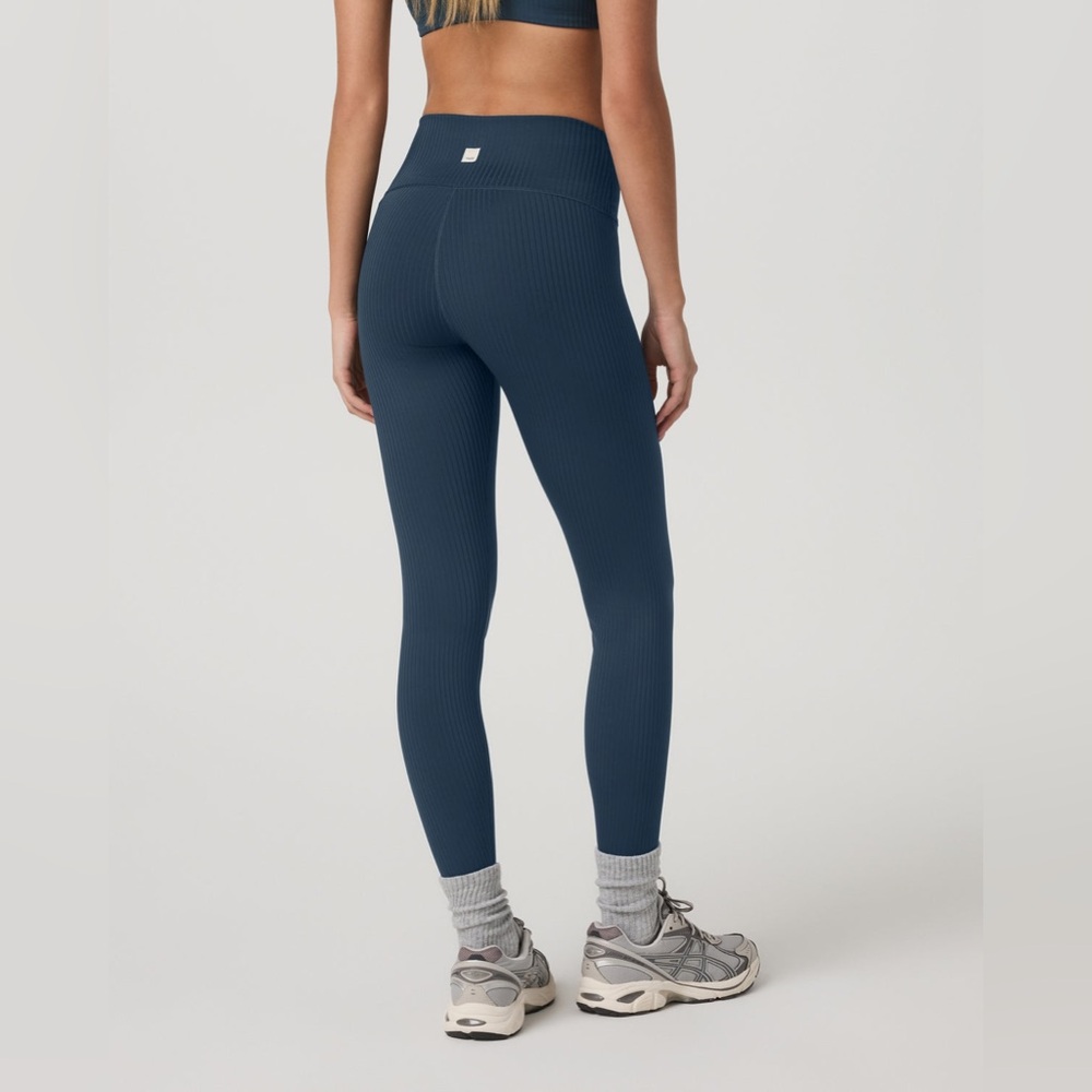 Vuori Inversion Rib Legging in Ocean Blue - Picture 4 of 8